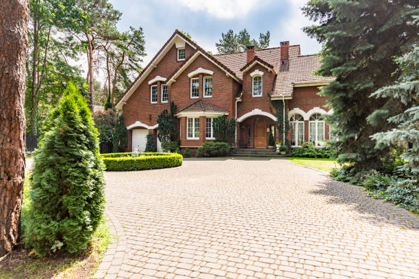 Best Driveway Paving Contractor  in Smithville, MO